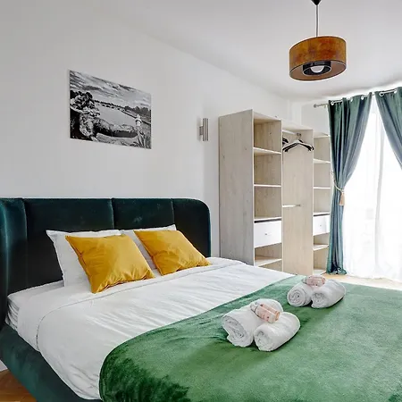 Thouars - Havre De Paix Au Coeur De *