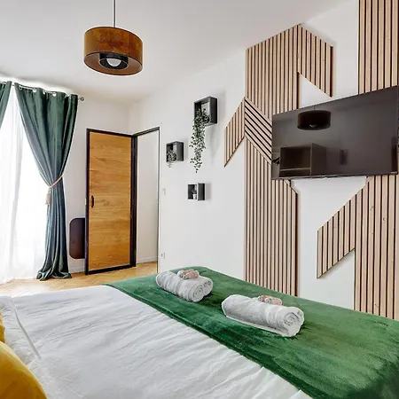 Thouars - Havre De Paix Au Coeur De *